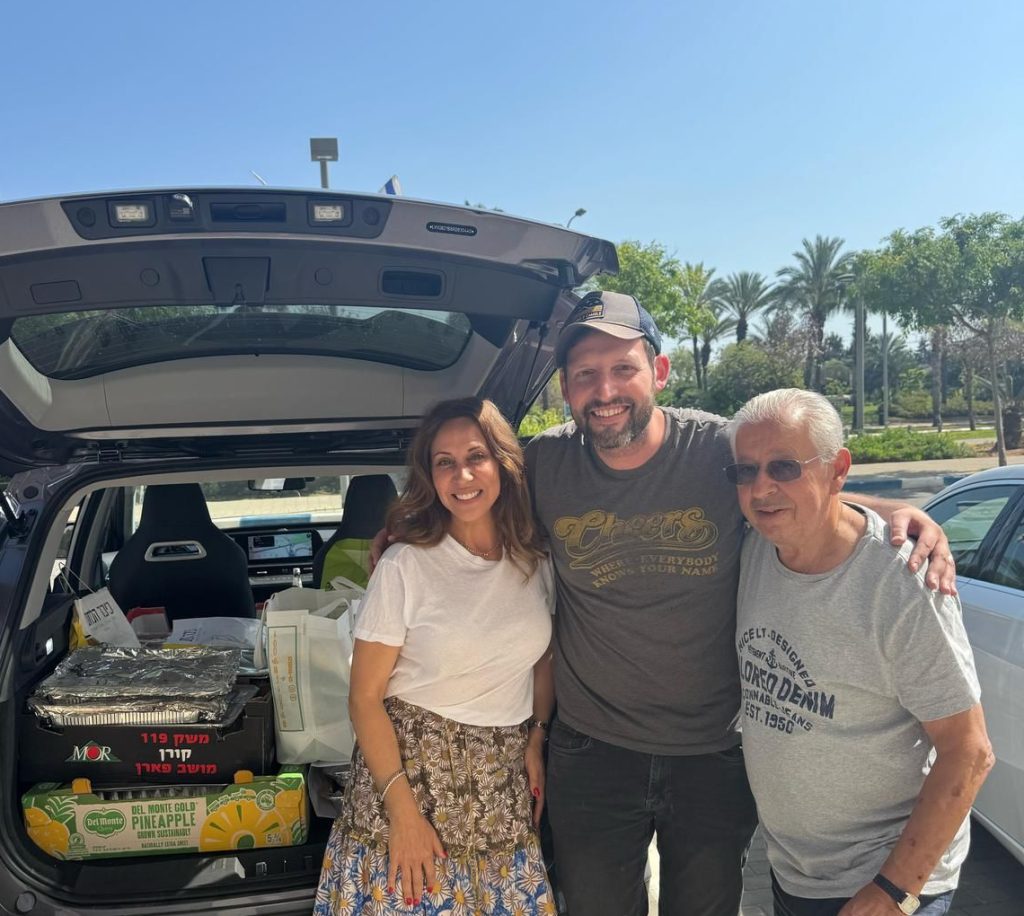 JLIC Tel Aviv Members coordinating the food delivery to the IDF in Syria 